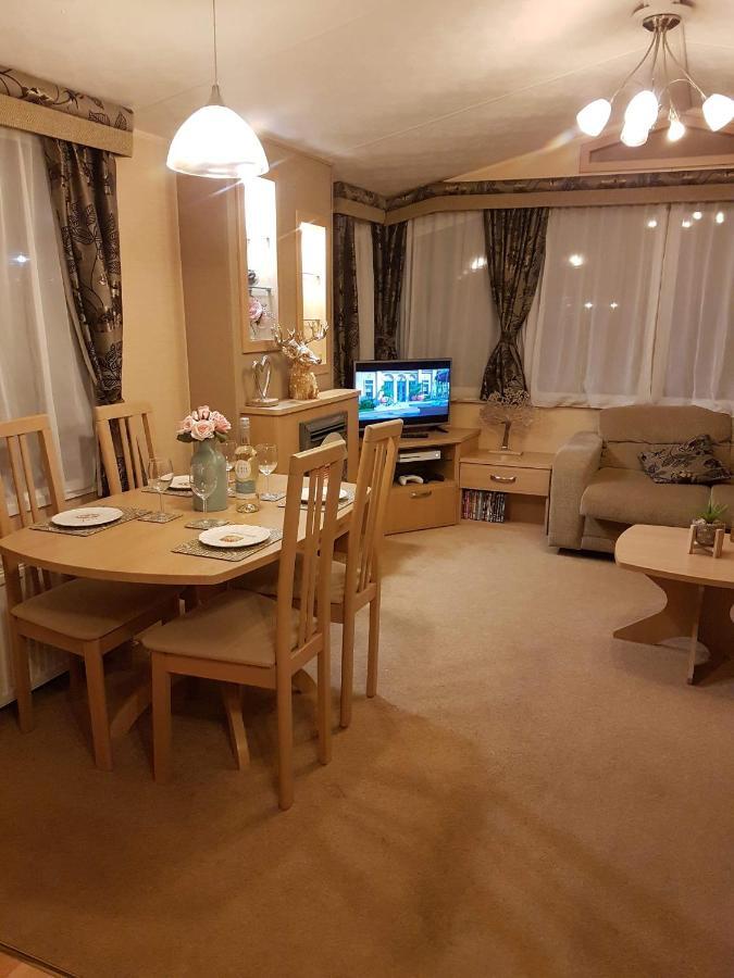 Caravan For Rent At Tattershall Holiday Park Екстер'єр фото